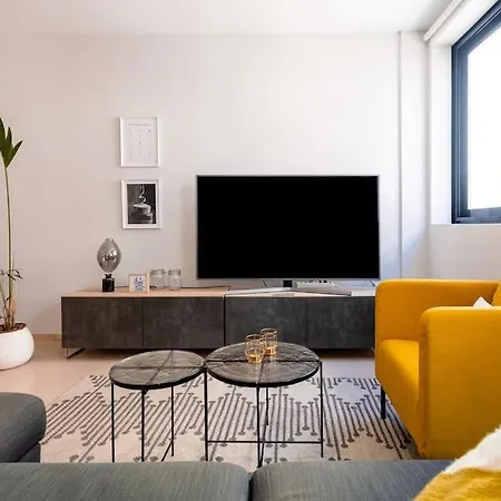 Cruz Center: The Coveted Location Apartment *