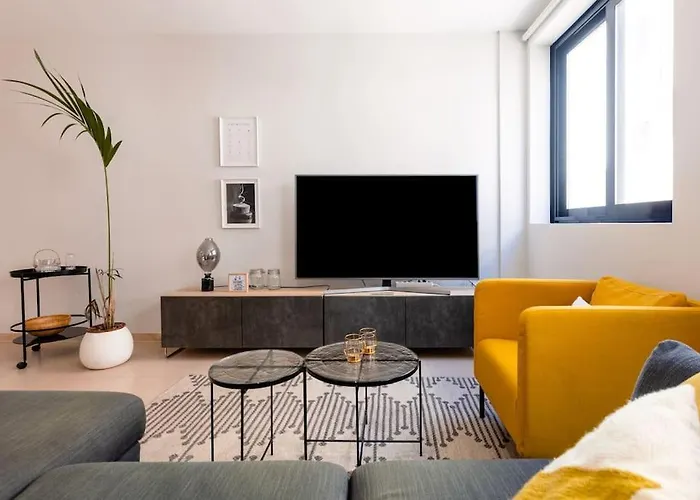 Cruz Center: The Coveted Location 아파트 *