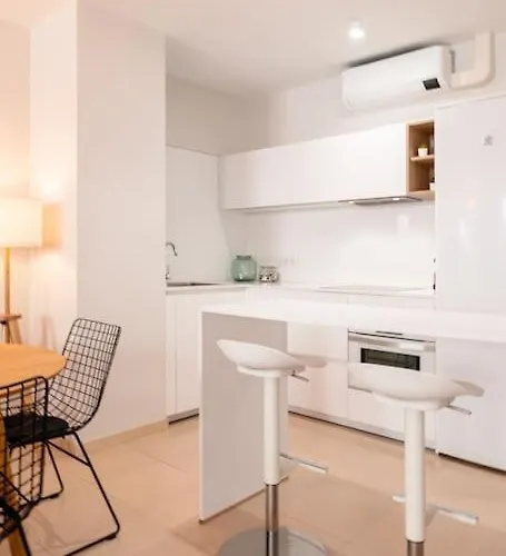 Cruz Center: The Coveted Location 아파트 *